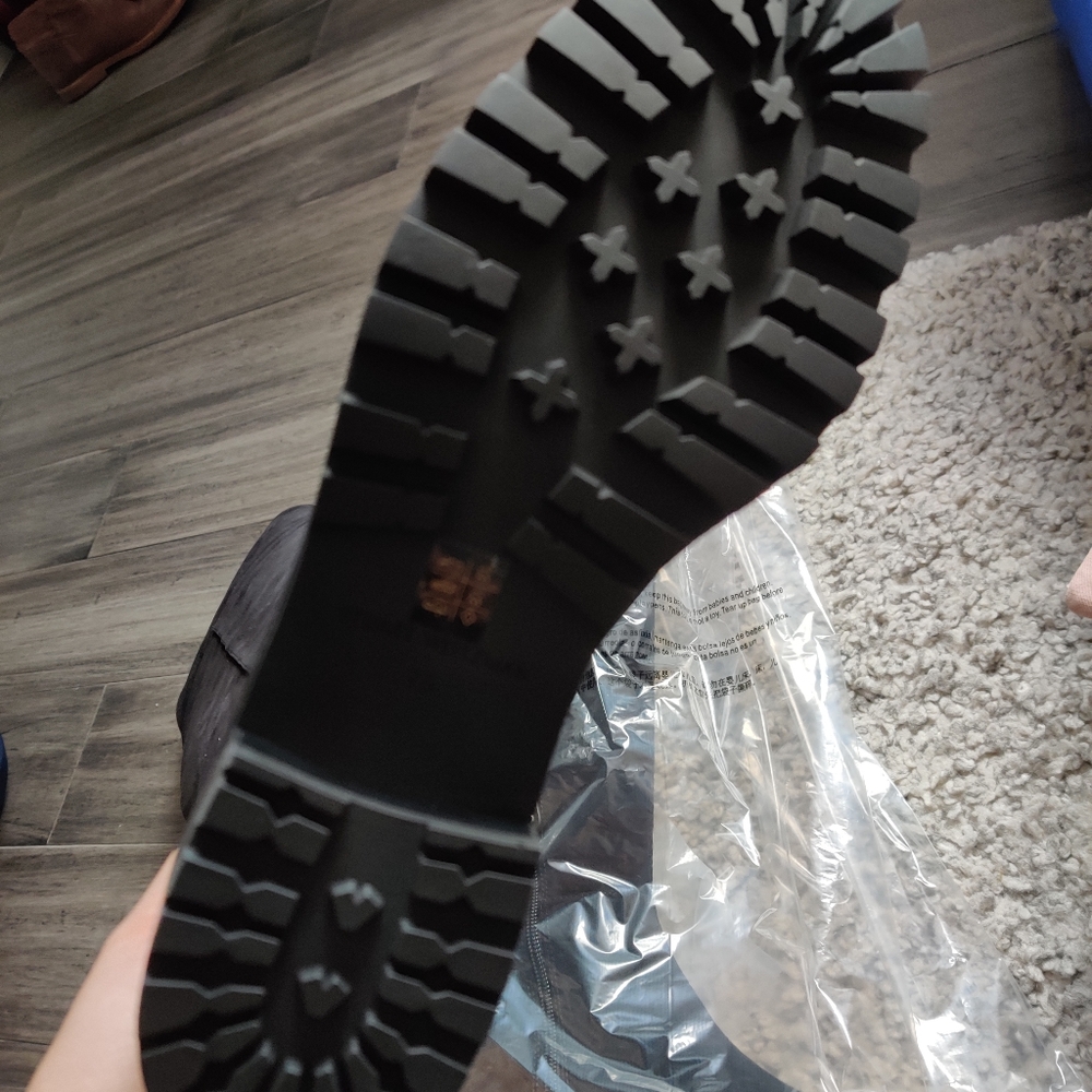 Brand new SW suede boots - Picture 3 of 5